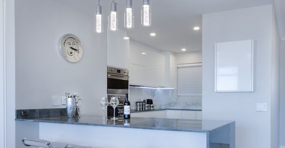 Kitchen - White Mini Bar Counter