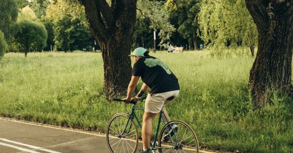 Cycle - Man in Black T-shirt Riding a Bicycle
